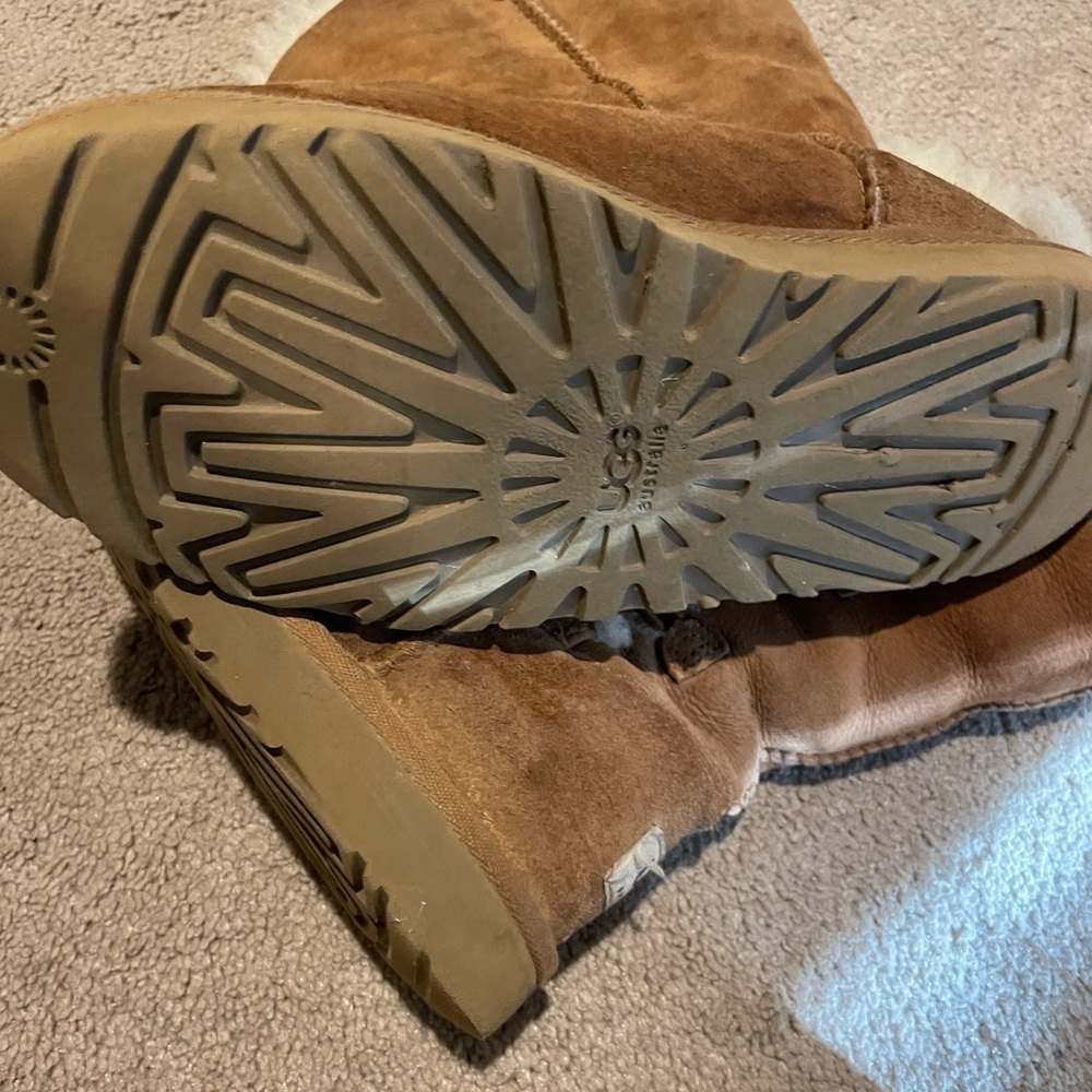 Bailey UGGs 3 button size 3.5 - Picture 3 of 4